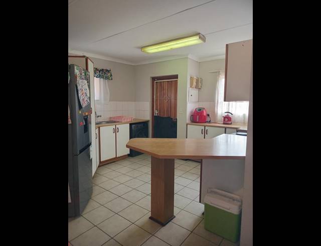 3 BEDROOM PROPERTY TO RENT IN BIRDSWOOD